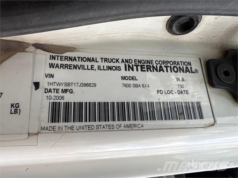 International 7600 Saug- und Druckwagen