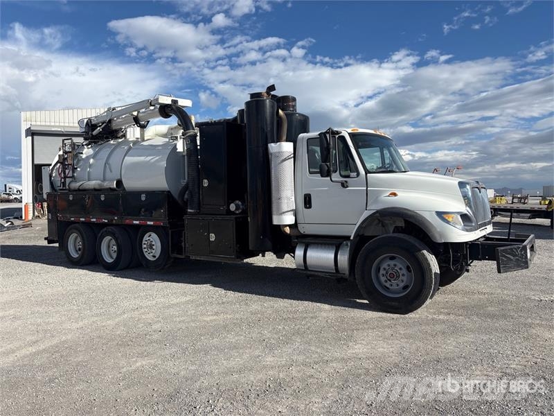 International 7600 Saug- und Druckwagen