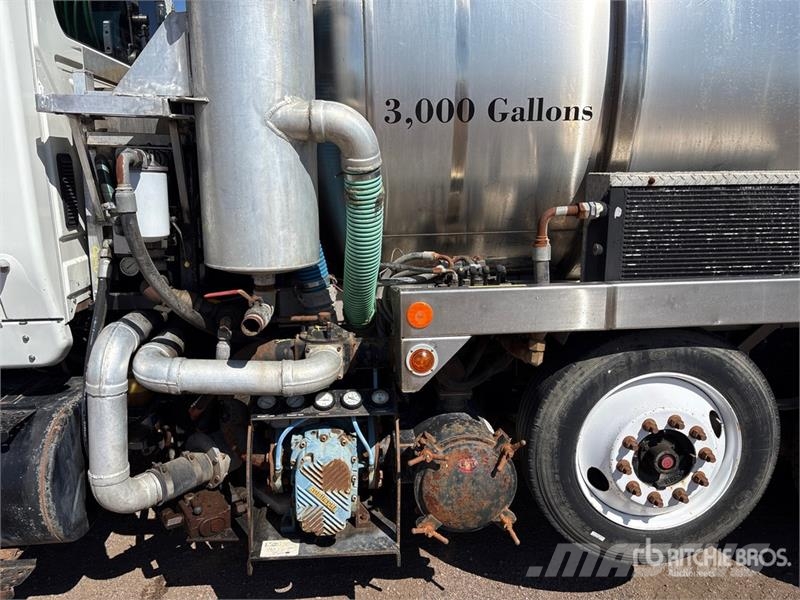 International 7600 Slamsugningsbil