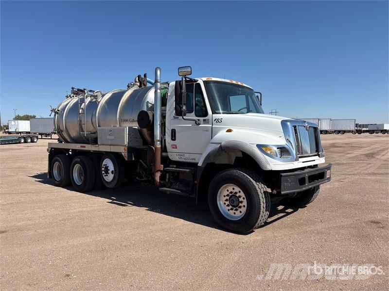 International 7600 Slamsugningsbil
