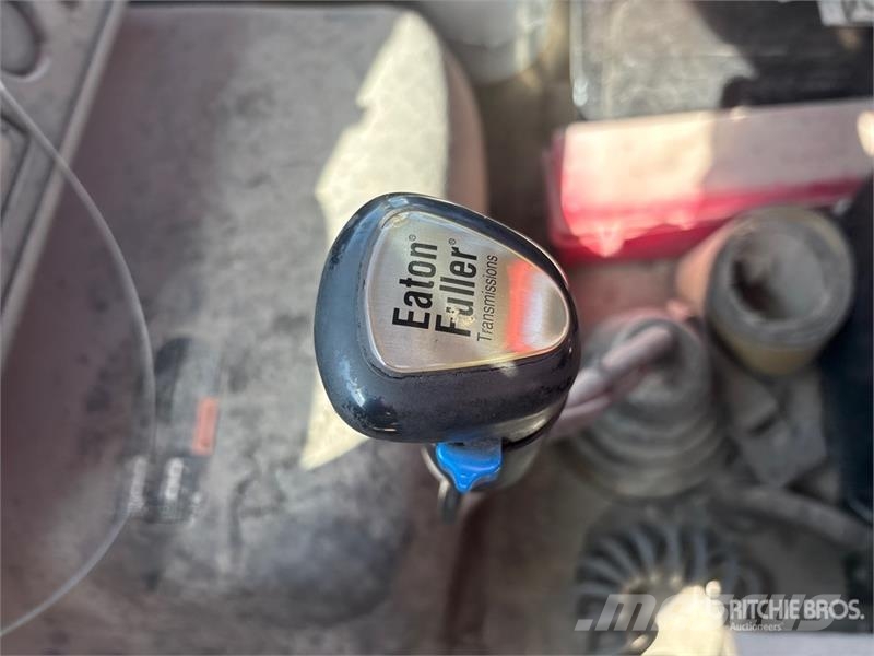 International 7600 Грузовики-платформы/боковая разгрузка