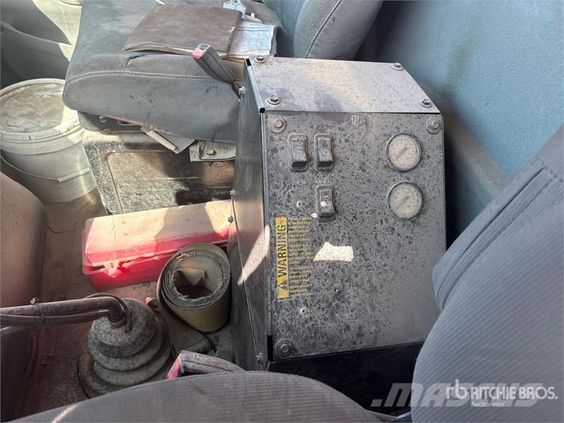 International 7600 Грузовики-платформы/боковая разгрузка