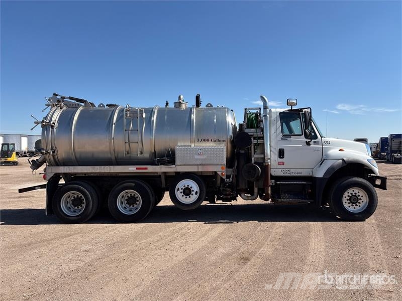 International 7600 Slamsugningsbil