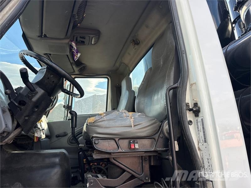 International 7600 Saug- und Druckwagen