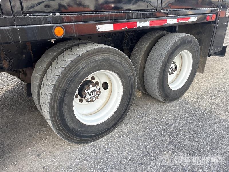International 7600 Saug- und Druckwagen