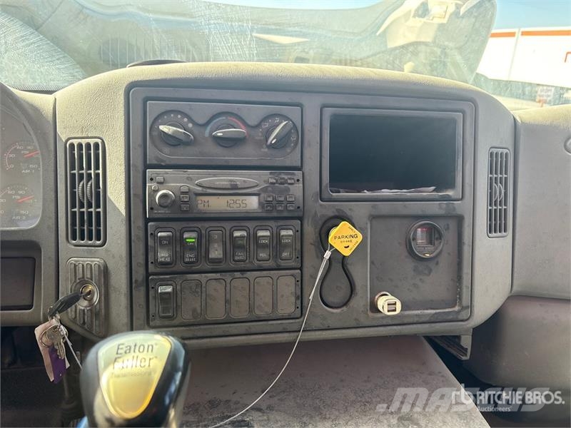 International 7600 Грузовики-платформы/боковая разгрузка