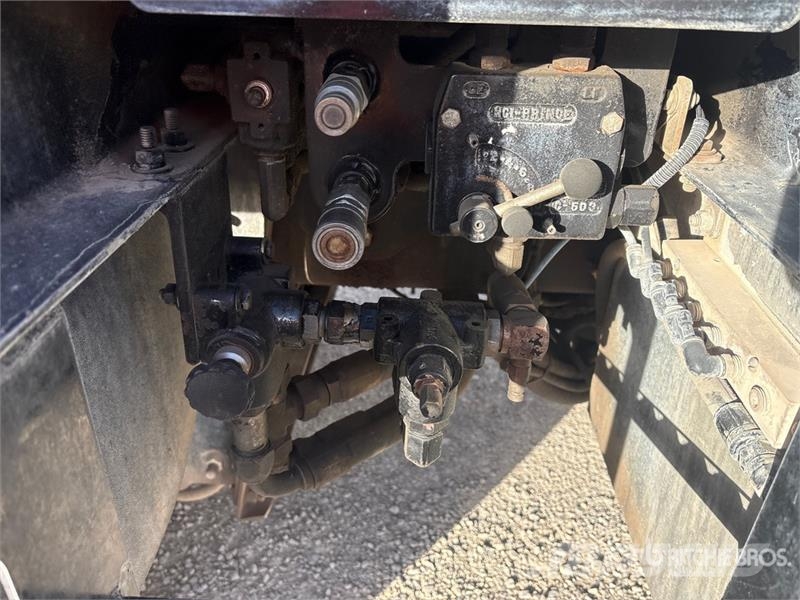 International 7600 Saug- und Druckwagen