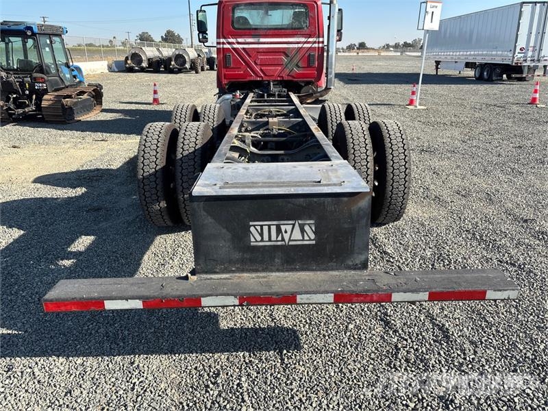 International 7600 SBA 6x4 Cab and Chassis Кабини