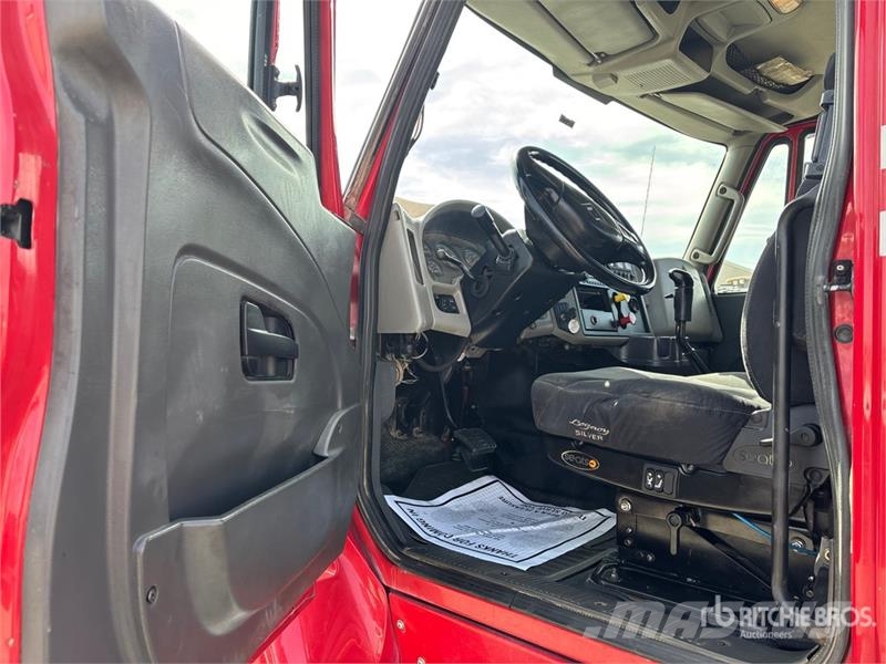International 7600 SBA 6x4 Cab and Chassis Кабини