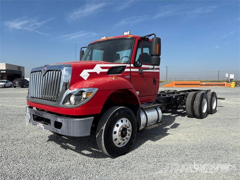 International 7600 SBA 6x4 Cab and Chassis Кабини