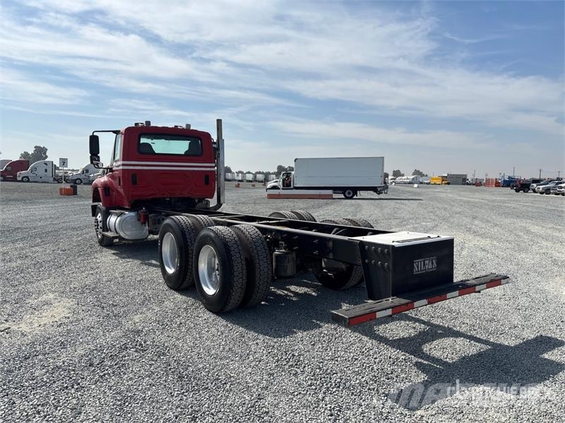 International 7600 SBA 6x4 Cab and Chassis Кабини