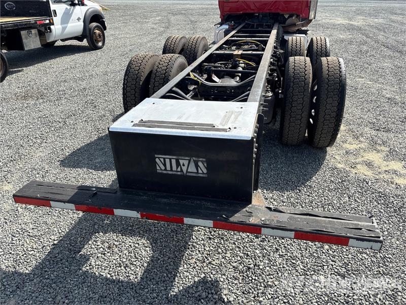 International 7600 SBA 6x4 Cab and Chassis Кабини