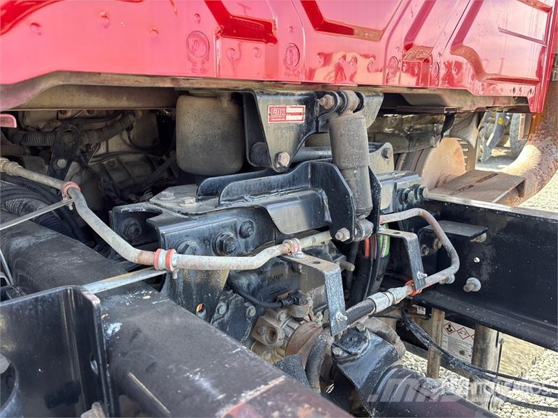 International 7600 SBA 6x4 Cab and Chassis Кабини