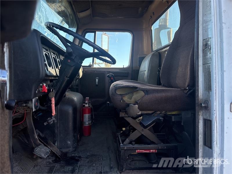 International 8500 6x4 T/A Dump Truck (Glider Kit) Damperli kamyonlar