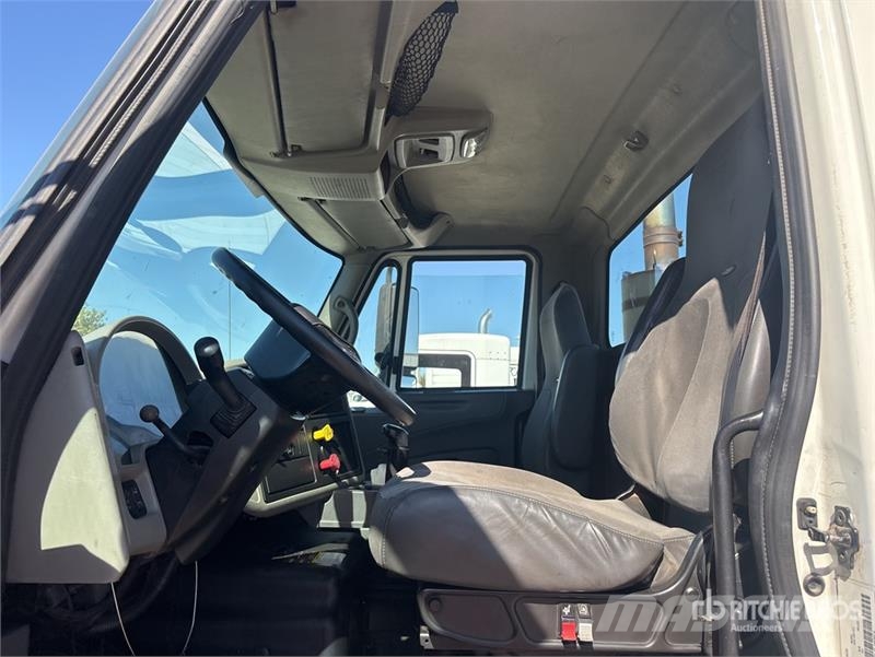 International 8600 Тягачі