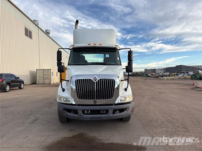 International 8600 Camiones tractor