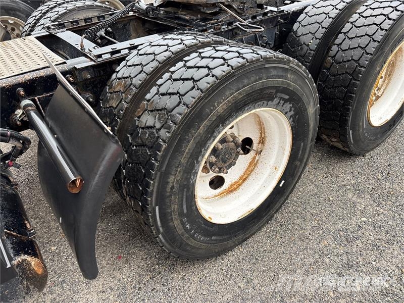 International 8600 Truck Tractor Units