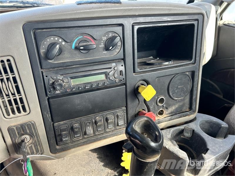 International 8600 Cabins and interior