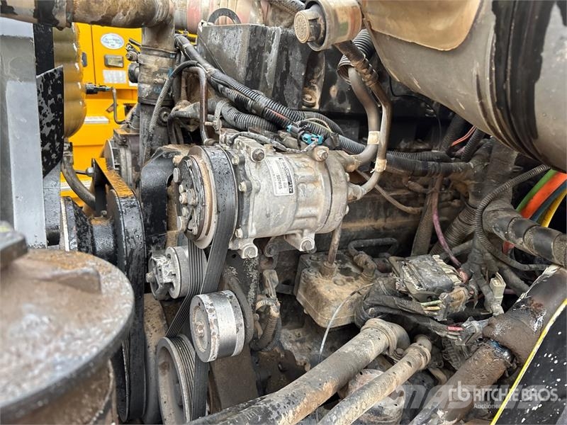 International 8600 Truck Tractor Units