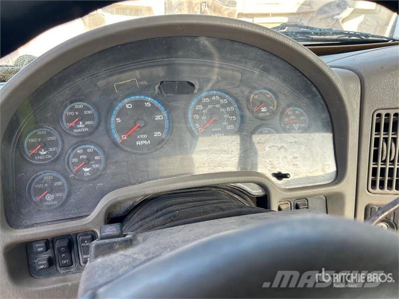International 8600 Cabins and interior