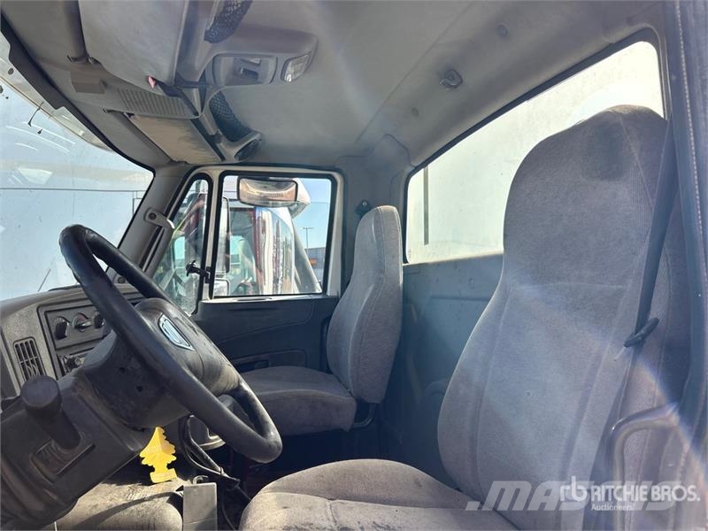 International 8600 Cabins and interior