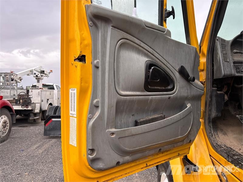 International 8600 Truck Tractor Units