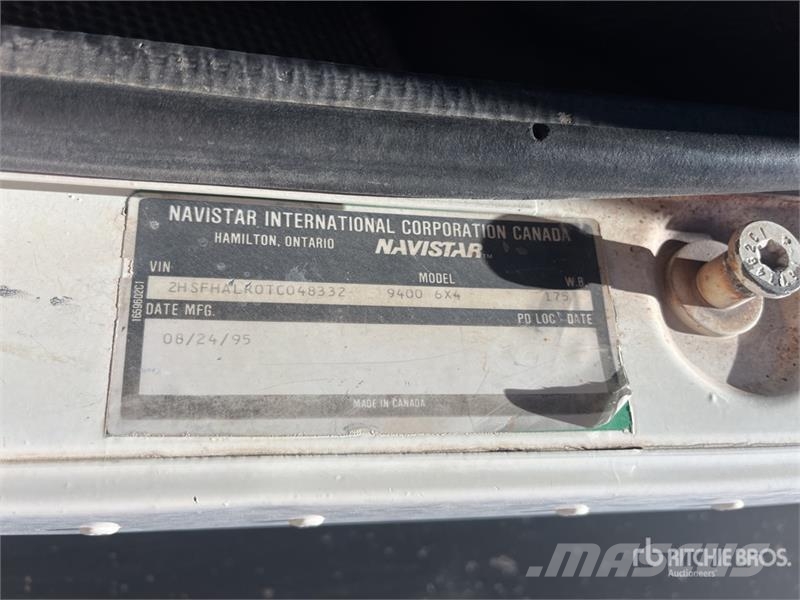 International 9400 Plošinové nákladné automobily/nákladné automobily so sklápacími bočnicami