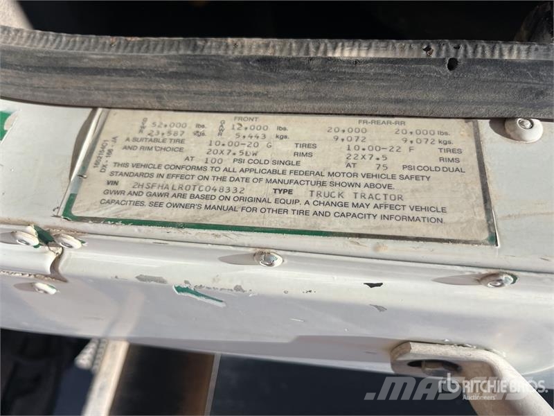 International 9400 Plošinové nákladné automobily/nákladné automobily so sklápacími bočnicami