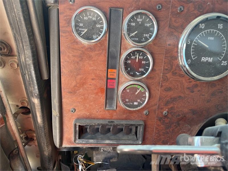 International 9400 Plošinové nákladné automobily/nákladné automobily so sklápacími bočnicami