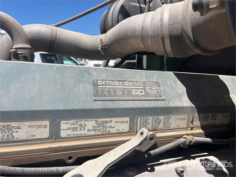 International 9400 Plošinové nákladné automobily/nákladné automobily so sklápacími bočnicami