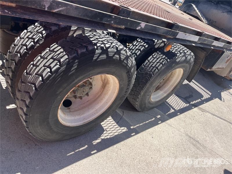 International 9400 Plošinové nákladné automobily/nákladné automobily so sklápacími bočnicami