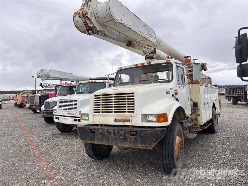 International Altec AM855 55 ft on  International 4800 4x4 Bucke Plataformas sobre camión