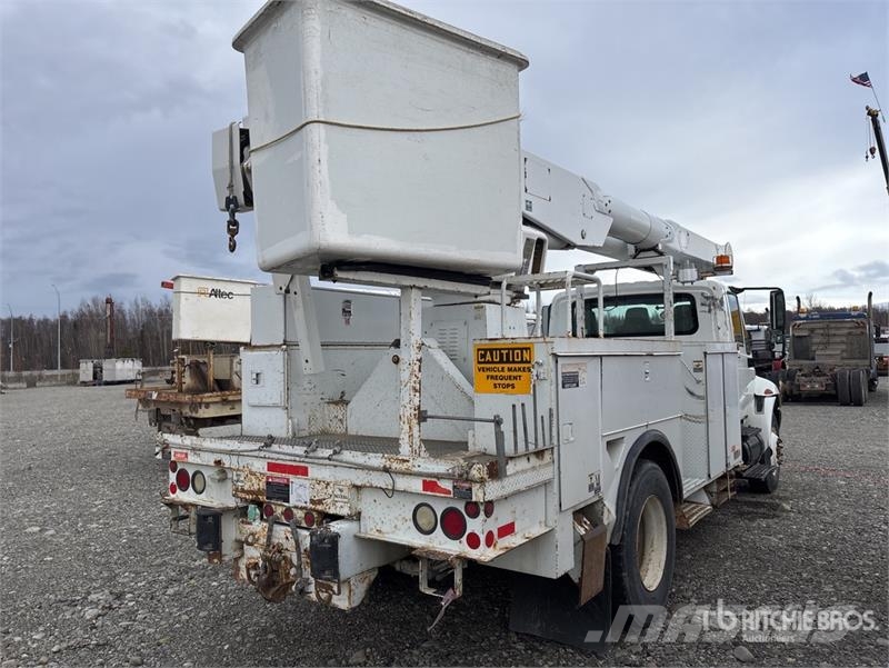 International Altec AM855 55 ft on  International 4300 4x4 Bucke Plataformas sobre camión