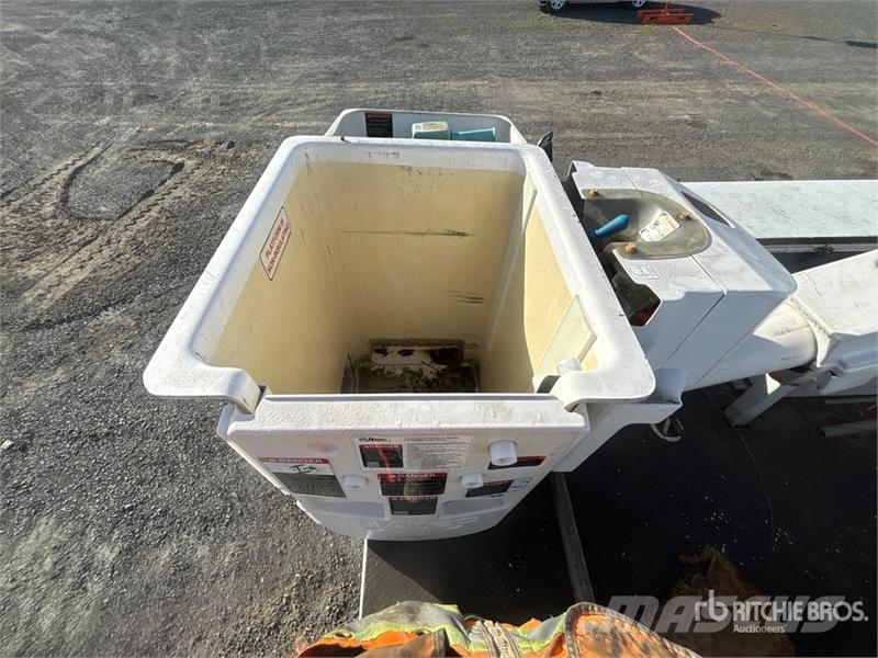 International Altec TA40 41 ft on International 4300 4x2 Bucket Truck mounted aerial platforms