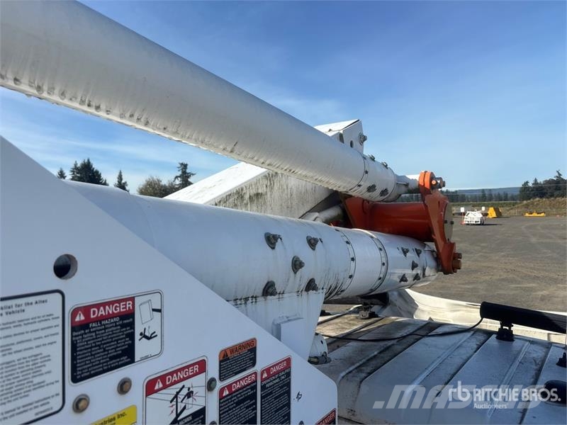 International Altec TA40 41 ft on International 4300 4x2 Bucket Truck mounted aerial platforms