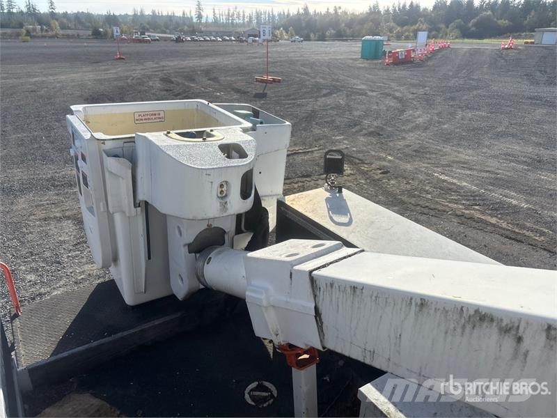 International Altec TA40 41 ft on International 4300 4x2 Bucket Truck mounted aerial platforms