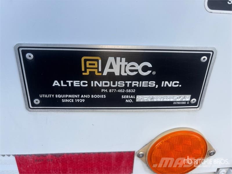 International Altec TA40 41 ft on International 4300 4x2 Bucket Truck mounted aerial platforms