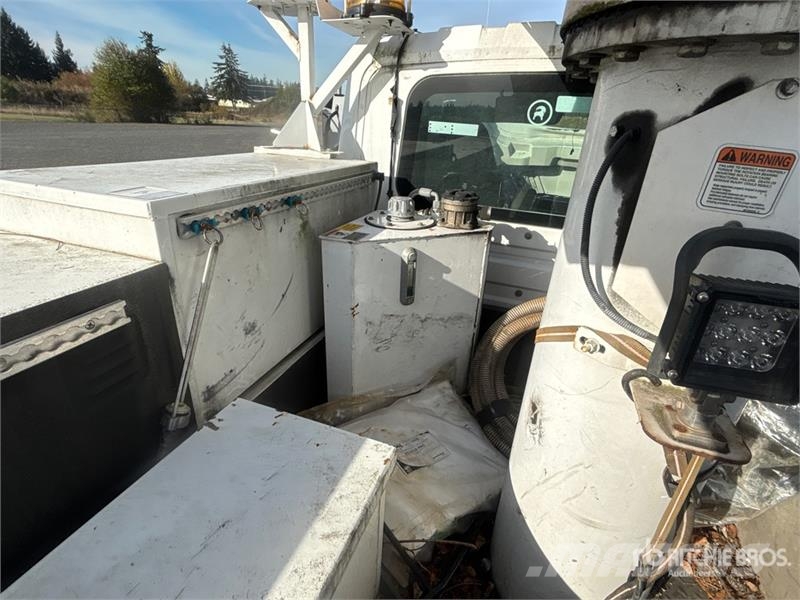 International Altec TA40 41 ft on International 4300 4x2 Bucket Truck mounted aerial platforms