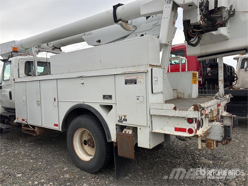 International AM855 55 ft on International 4300 4x4 Bucket Truck Plataformas sobre camión