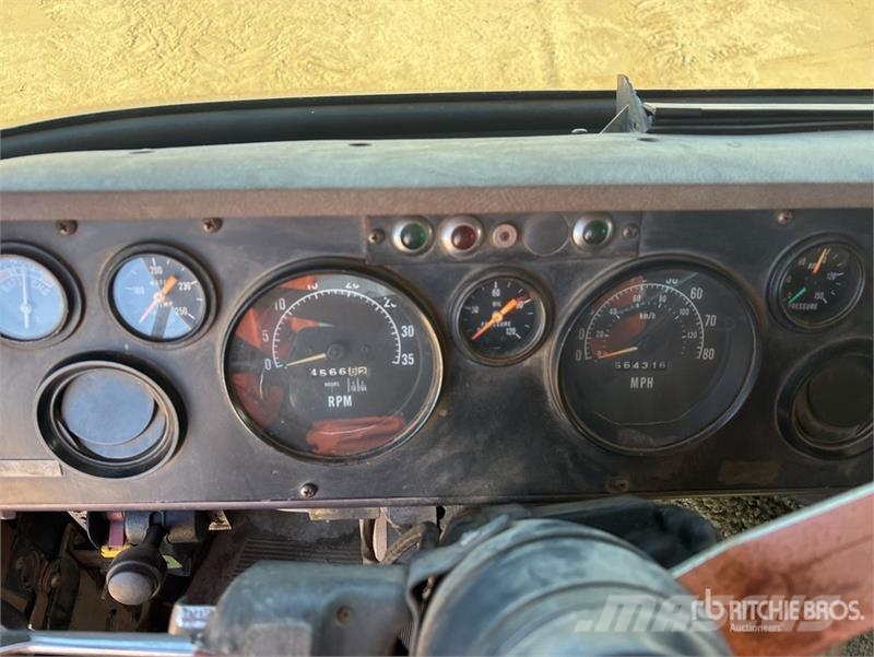 International COF4070B 6x4 T/A Cabover w/ Sleeper Sadulveokid