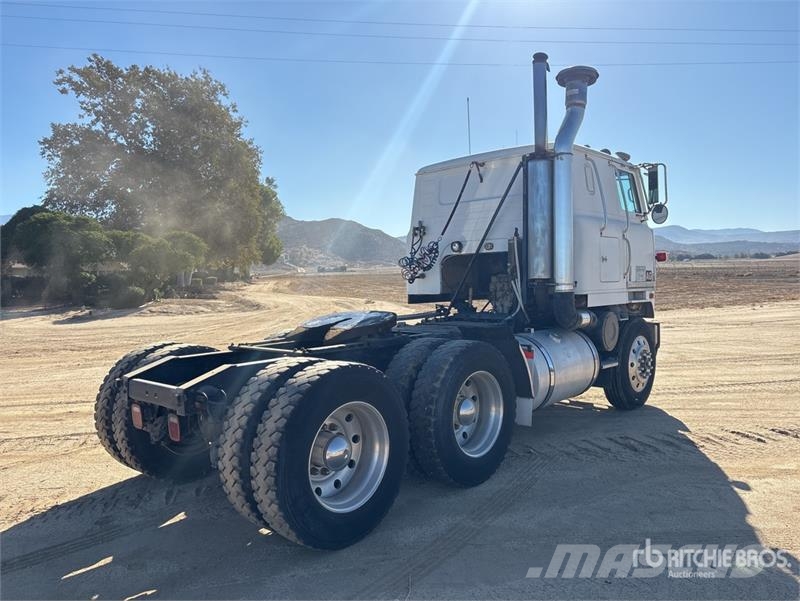 International COF4070B 6x4 T/A Cabover w/ Sleeper Sadulveokid