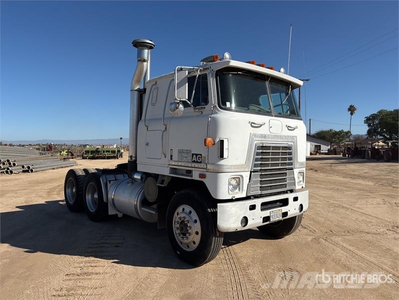 International COF4070B 6x4 T/A Cabover w/ Sleeper Sadulveokid