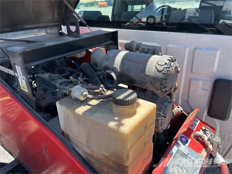 International CV515 4x2 Crew Cab Sealcoat Truck 其他货车