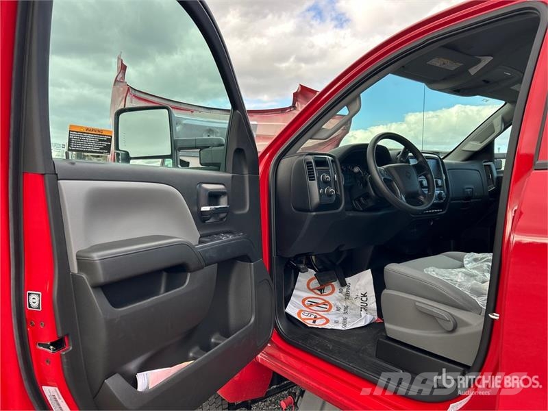 International CV515 4x4 Cab and Chassis 캐빈 및 인테리어