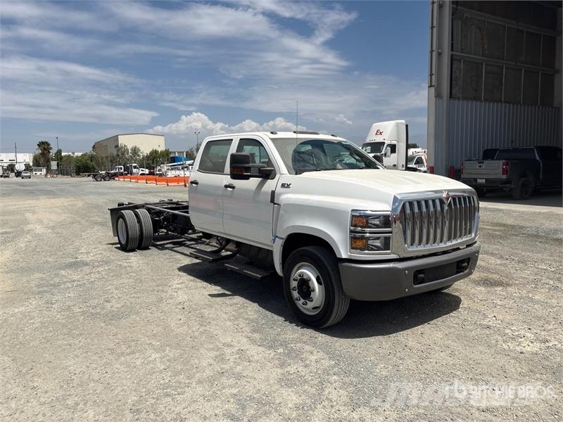International CV515 4x2 Crew Cab Cab and Chassis Cabins and interior