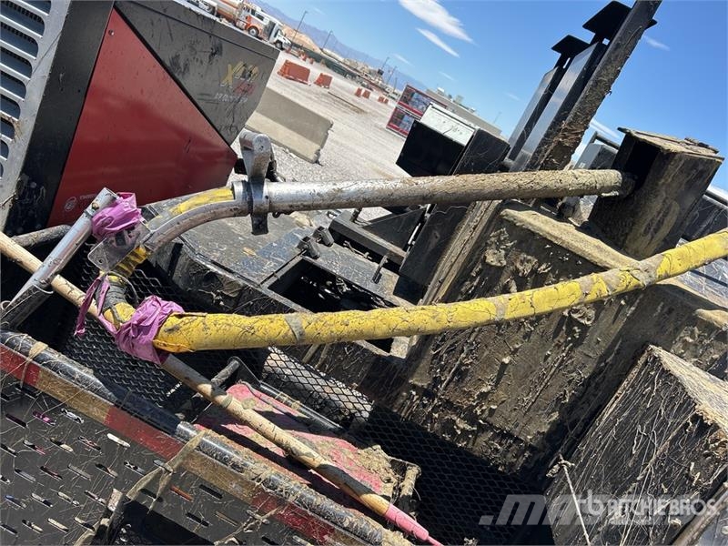 International CV515 4x2 Crew Cab Sealcoat Truck Специальные грузовики