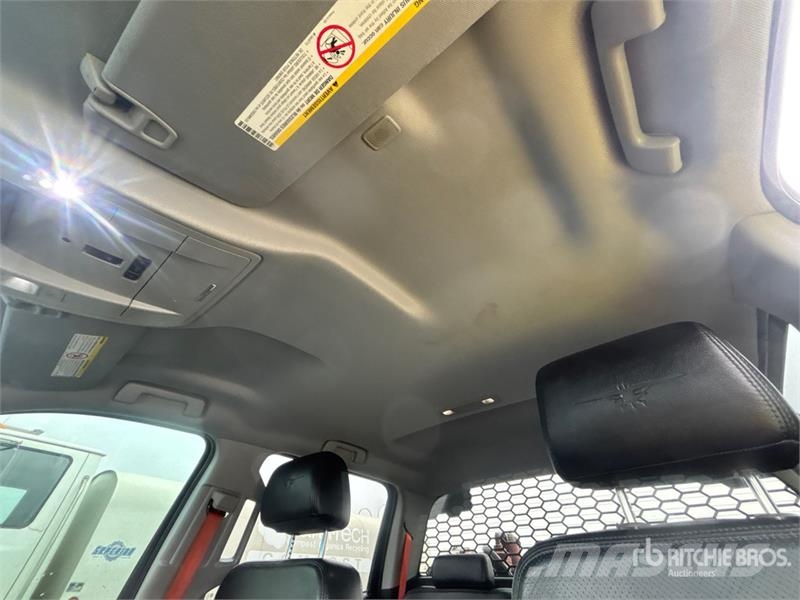 International CV515 4x4 Crew Cab SFA Flatbed Truck Вантажівки-платформи/бокове розвантаження