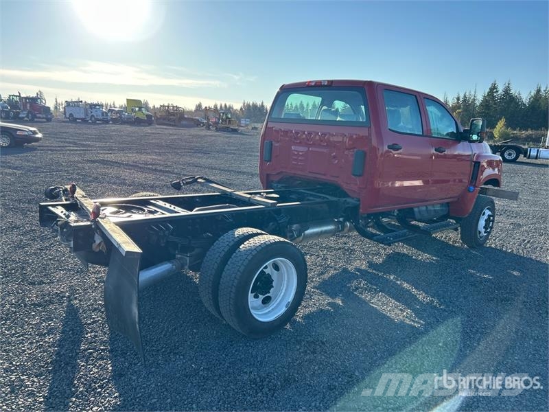 International CV515 4x4 Crew Cab Cab and Chassis キャビン及び内装