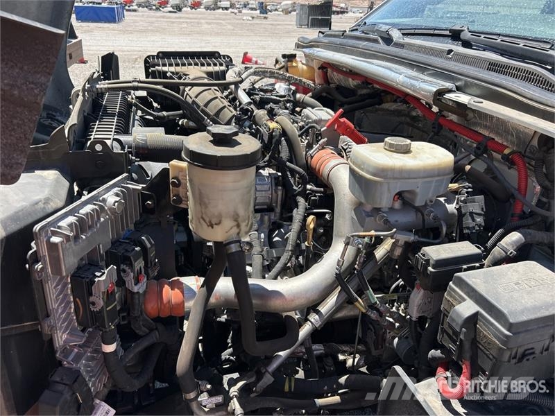 International CV515 4x2 Crew Cab Sealcoat Truck Специальные грузовики
