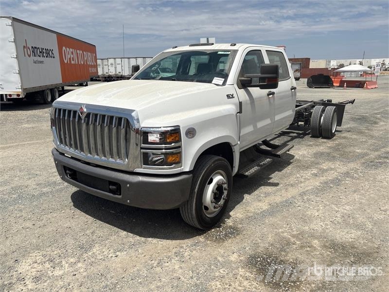 International CV515 4x2 Crew Cab Cab and Chassis Cabins and interior